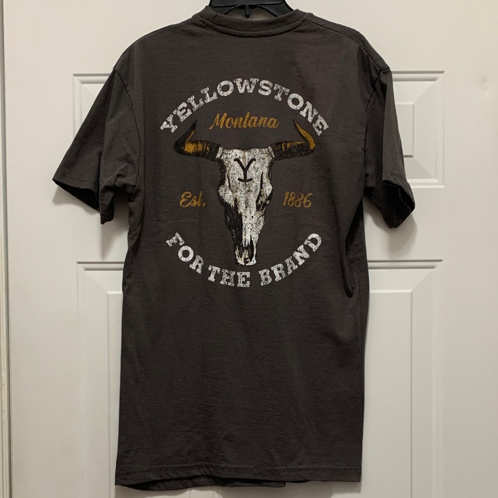 3/$15 Yellowstone Montana Taupe & Gold Graphic T-Shirt with Skull Size Medium
